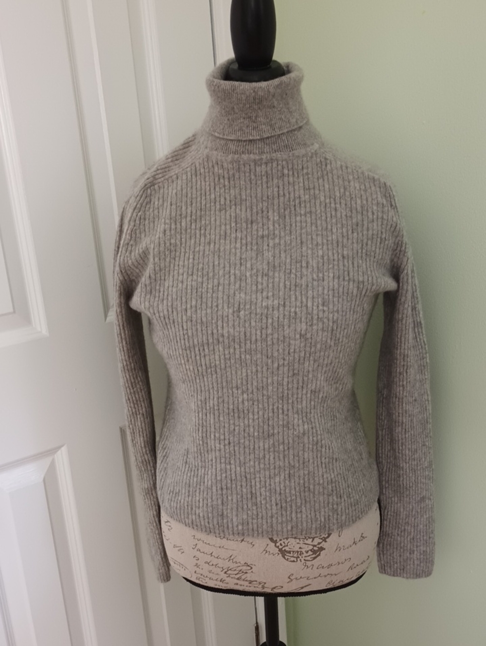Merona Light Gray Ribbed Cashmere Turtleneck Sz M Sweater Luxury Soft Cozy Warm